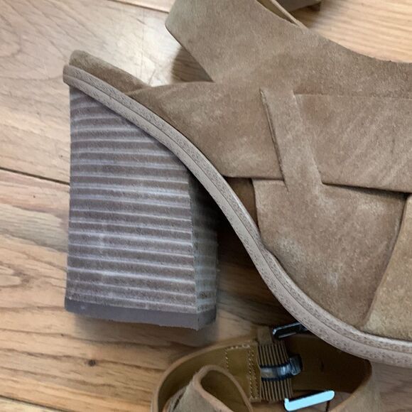 Marc Fisher GUC taupe ml Valen suede chunky block heeled sandals SZ 5.5 - Picture 4 of 8